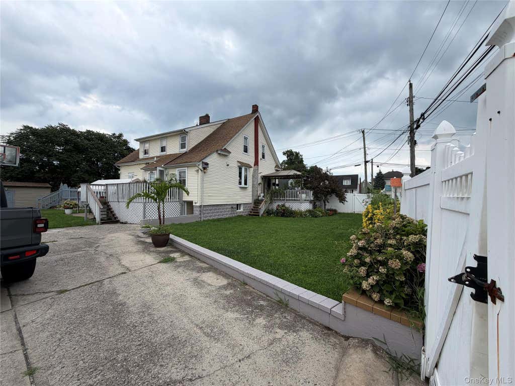 Photo of 611 Park Avenue, Uniondale, NY 11553 (MLS # 1044161)