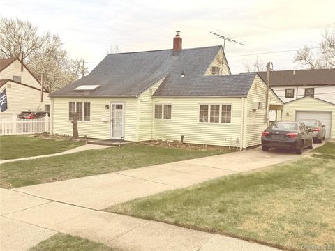 Homes For Rent - 92 Stone Lane<br/> Levittown, NY 11756