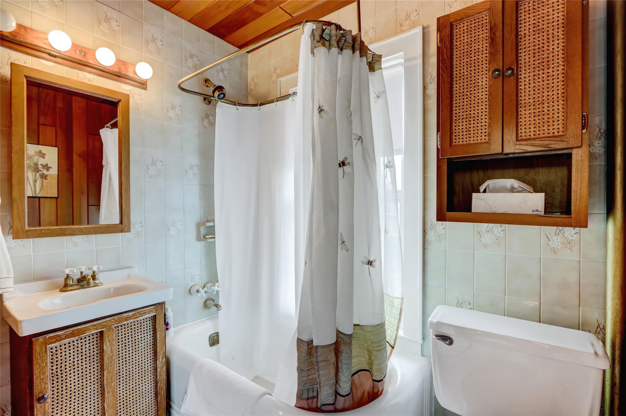 53 Church Avenue, Islip, New York image 21
