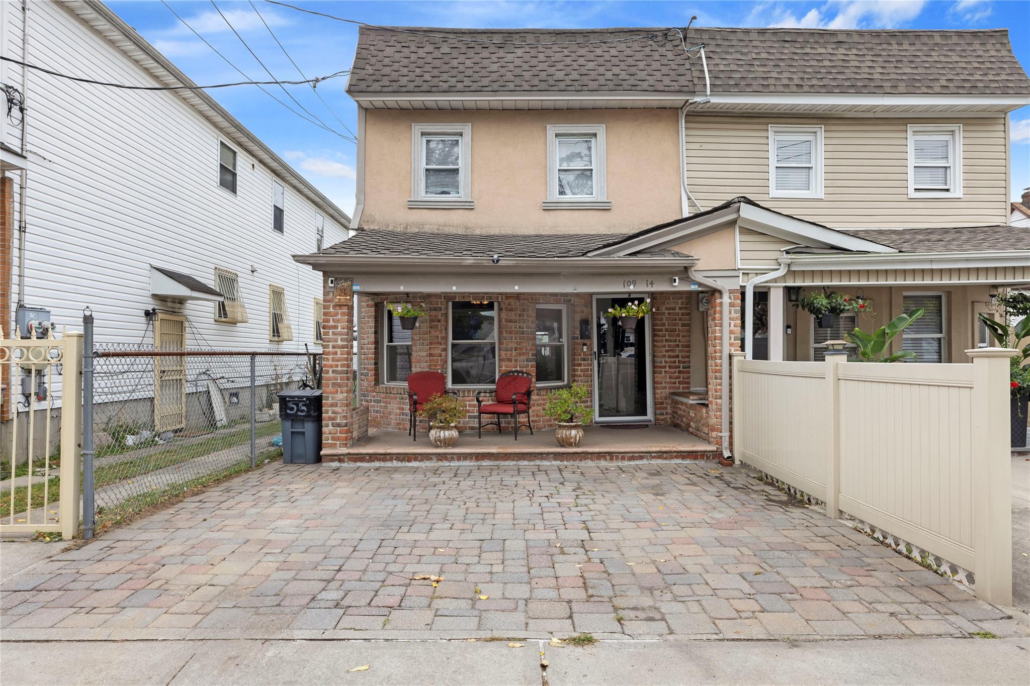 164th Place, Jamaica, Queens, NY - 2 Bedrooms  
1 Bathrooms  
4 Rooms - 