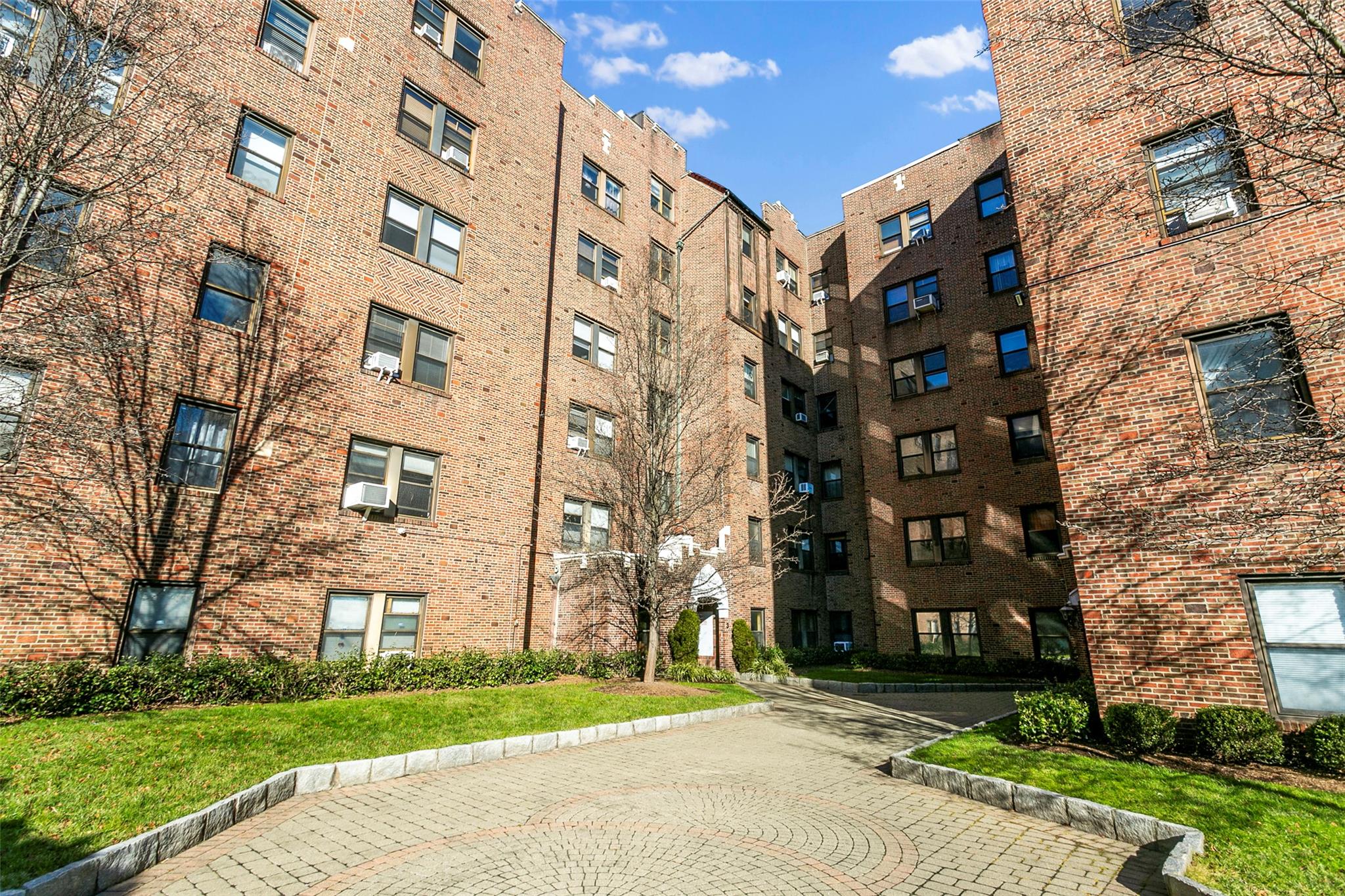 3 Franklin Avenue #2N, White Plains, New York image 2