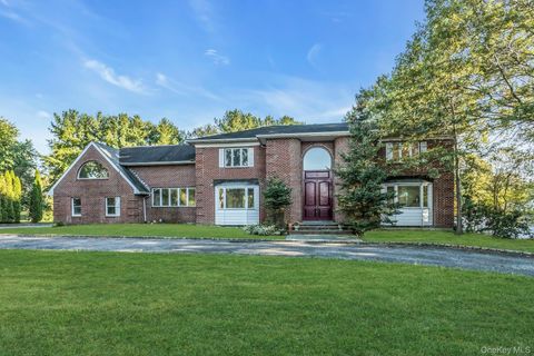 21 Overbrooke Lane Upper Brookville NY 11545