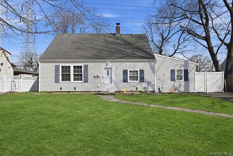 113 Hickory Lane Levittown NY 11756