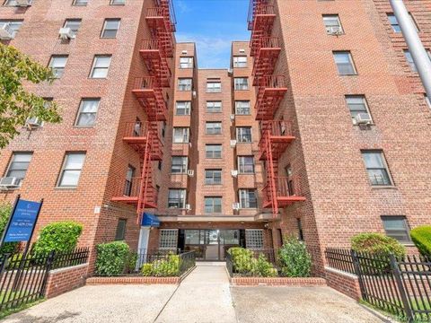 Photo of 88-09 Northern Blvd Blvd #505, East Elmhurst, NY 11369 (MLS # 977095)