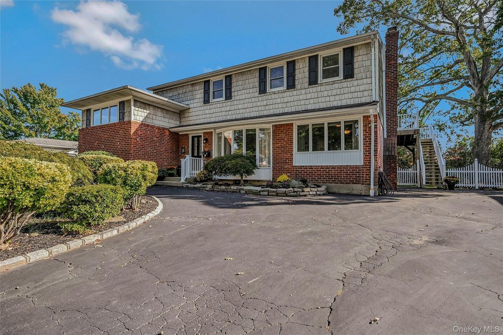 Photo of 14 Genesee Drive, Commack, NY 11725 (MLS # 922799)