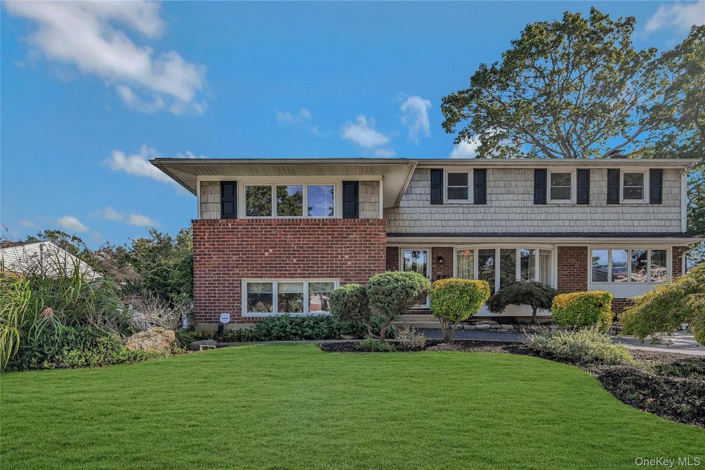 Photo of 14 Genesee Drive, Commack, NY 11725 (MLS # 922799)