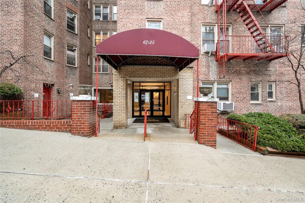 Photo of 67-25 Clyde Street #3M, Forest Hills, NY 11375 (MLS # 969014)