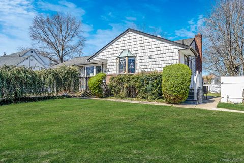 Homes For Sale - 59 Tippin Drive<br/> Huntington Station, NY 11746