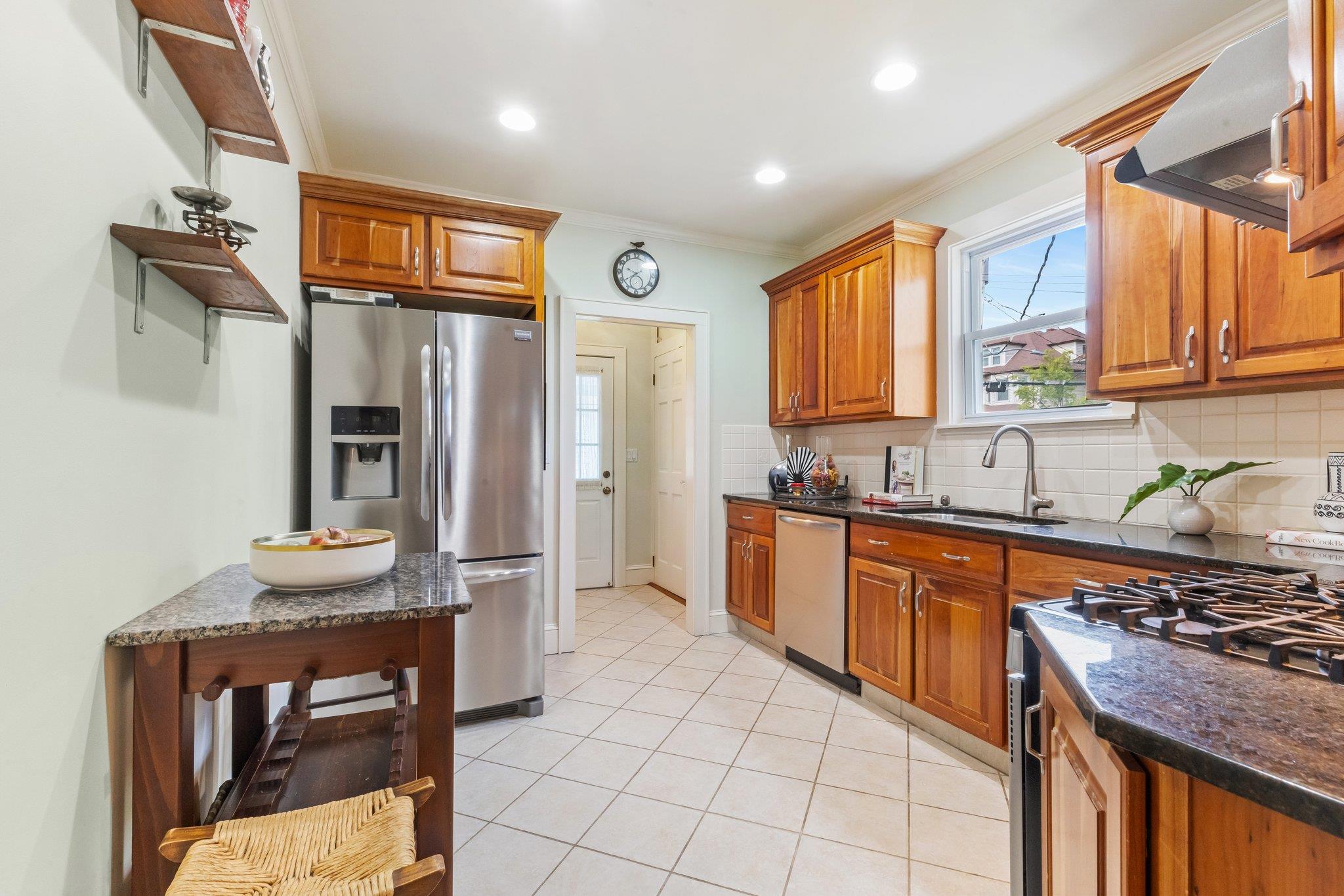 42 Schley Avenue, New Rochelle, New York image 16