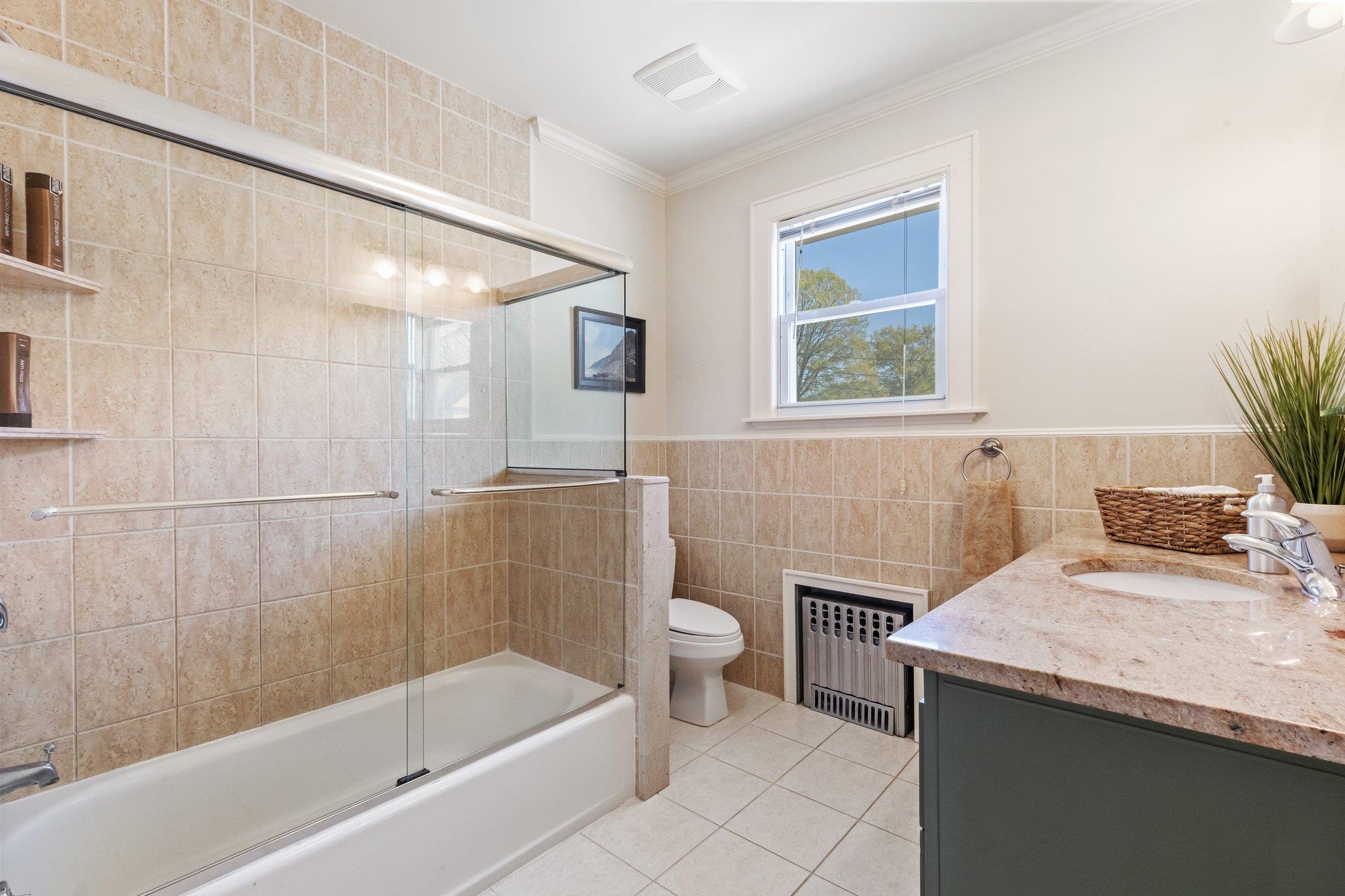 42 Schley Avenue, New Rochelle, New York image 27