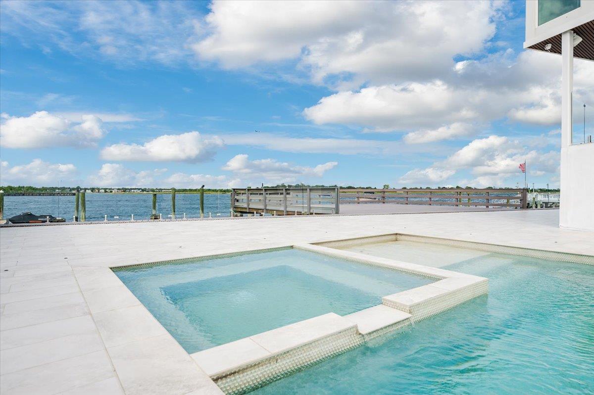 Atlantic Beach, New York 11509, United States, 6 Bedrooms Bedrooms, ,7 BathroomsBathrooms,Residential,Active,124704