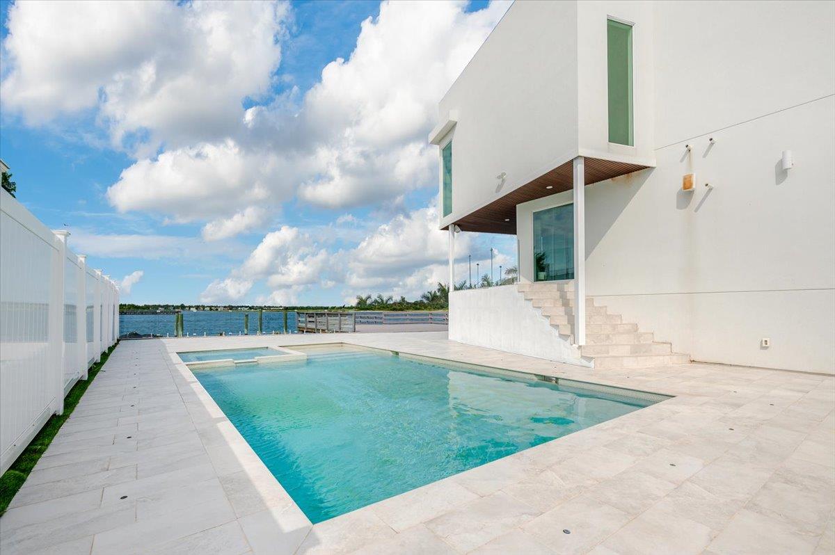 Atlantic Beach, New York 11509, United States, 6 Bedrooms Bedrooms, ,7 BathroomsBathrooms,Residential,Active,124704