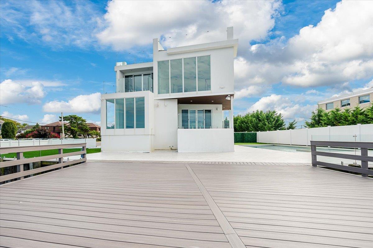 Atlantic Beach, New York 11509, United States, 6 Bedrooms Bedrooms, ,7 BathroomsBathrooms,Residential,Active,124704