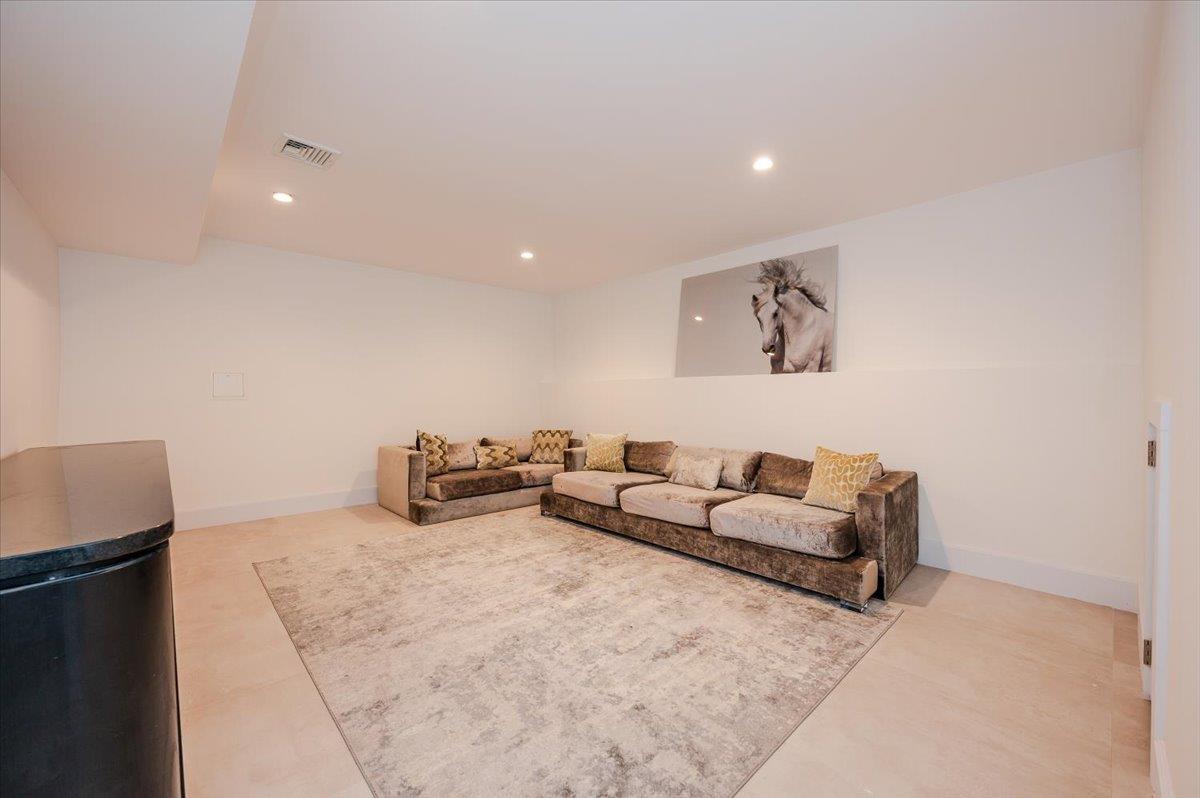 Atlantic Beach, New York 11509, United States, 6 Bedrooms Bedrooms, ,7 BathroomsBathrooms,Residential,Active,124704