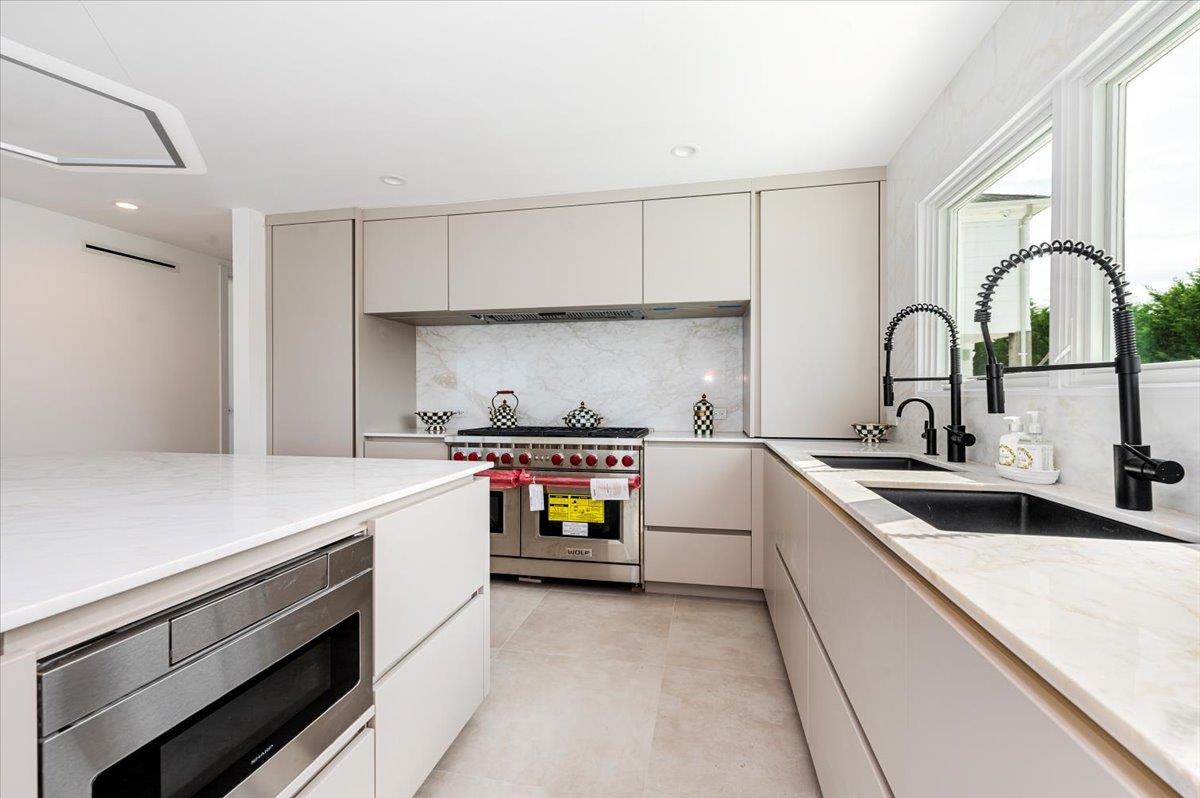 Atlantic Beach, New York 11509, United States, 6 Bedrooms Bedrooms, ,7 BathroomsBathrooms,Residential,Active,124704