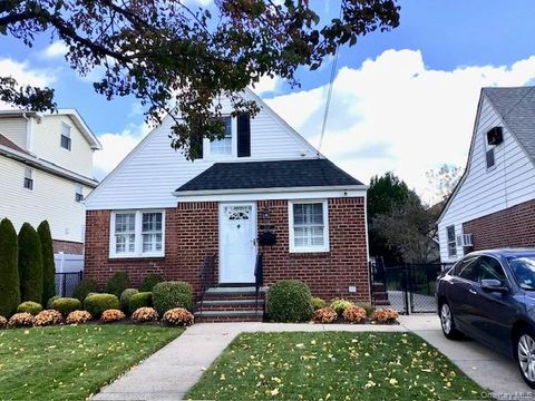 Photo of 8211 260th Street, Glen Oaks, NY 11004 (MLS # 899047)