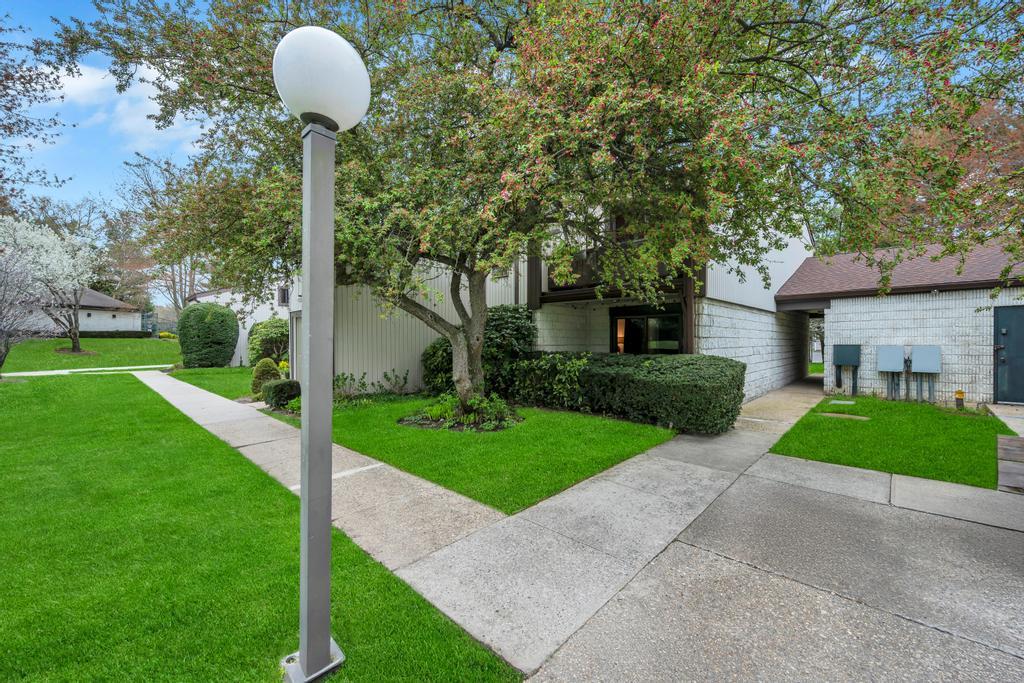 73 Richmond Boulevard #4B, Ronkonkoma, New York image 2