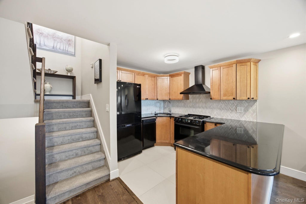Photo of 84-62 Austin Street St #C3, Kew Gardens, NY 11415 (MLS # 1055639)