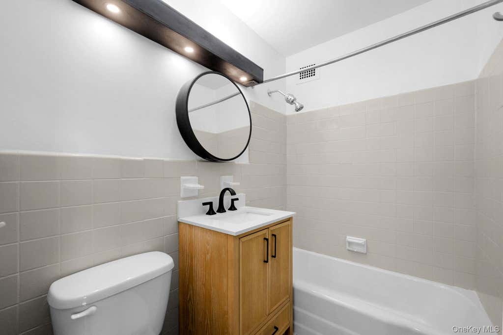 Photo of 820 Boynton Avenue #11 K, Bronx, NY 10473 (MLS # 1043147)