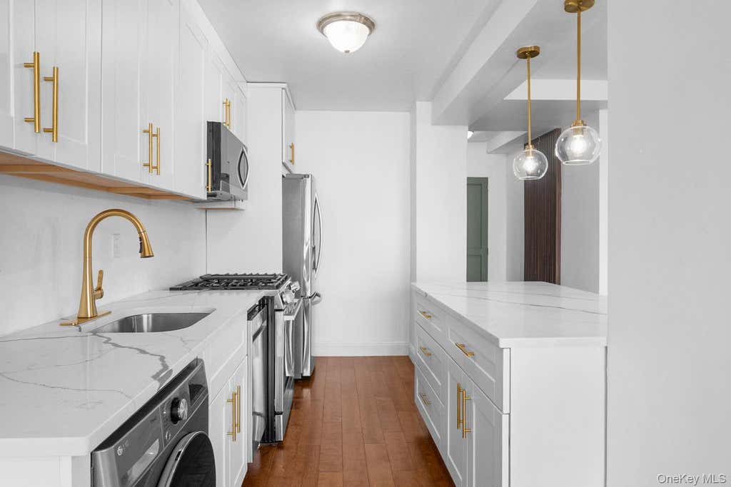 Photo of 820 Boynton Avenue #11 K, Bronx, NY 10473 (MLS # 1043147)