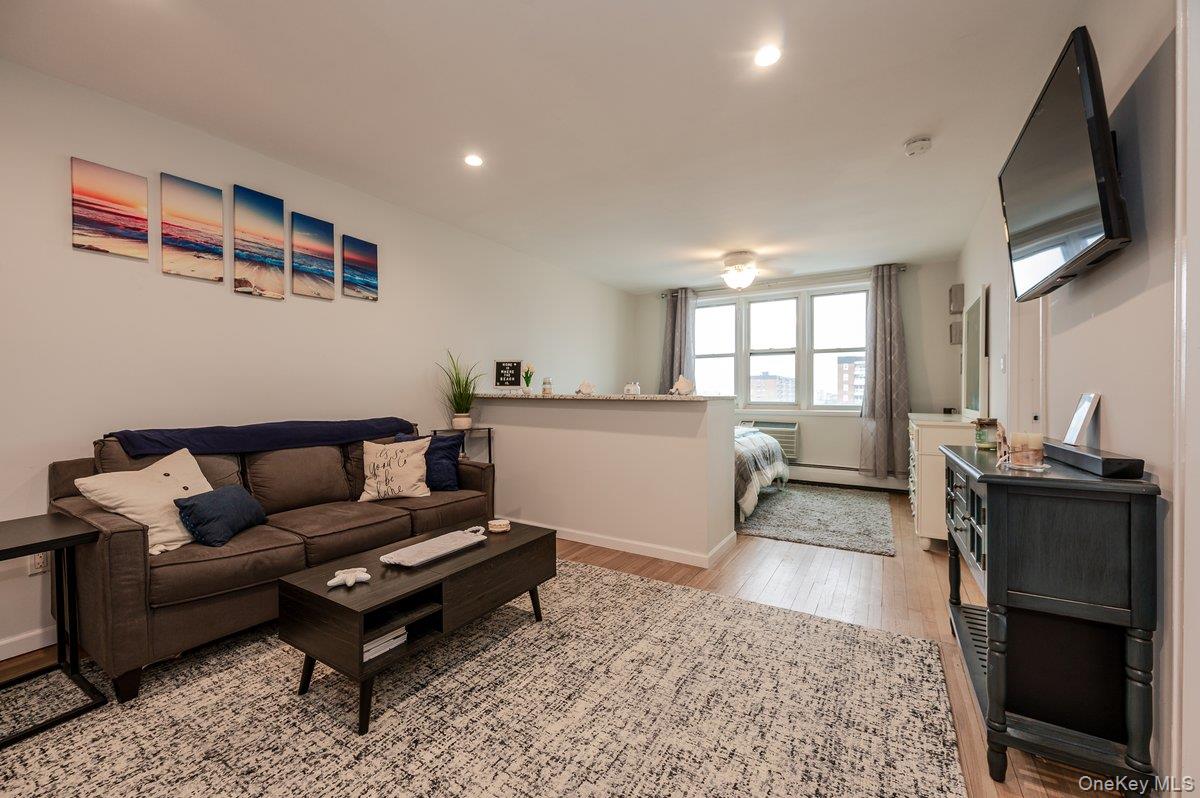 210 E Broadway 4D
