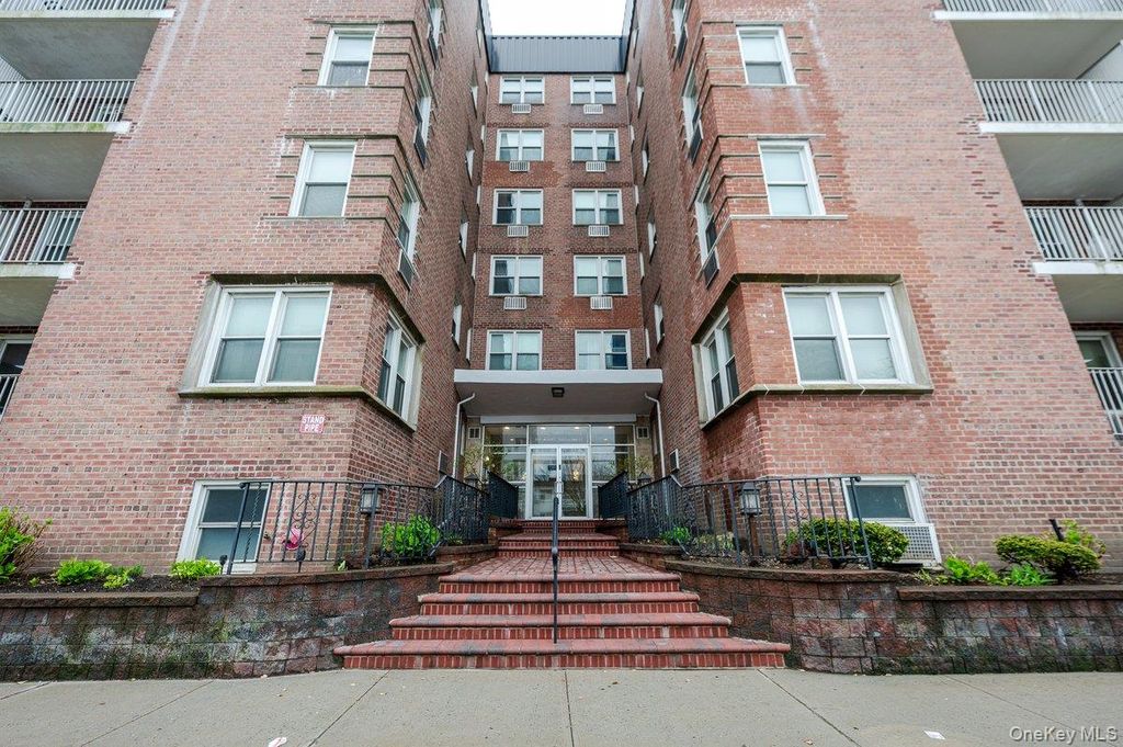 Photo of 210 E Broadway #4D, Long Beach, NY 11561 (MLS # 993114)