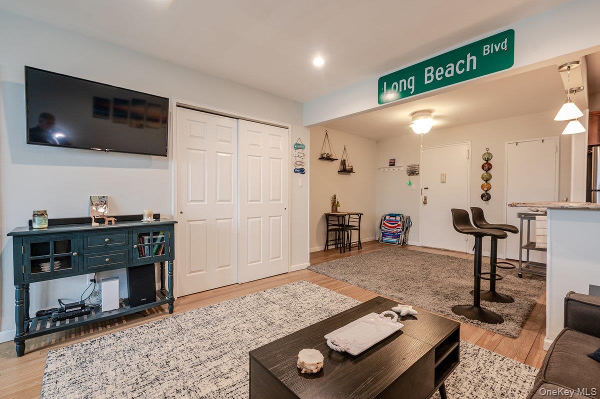 210 E Broadway 4D