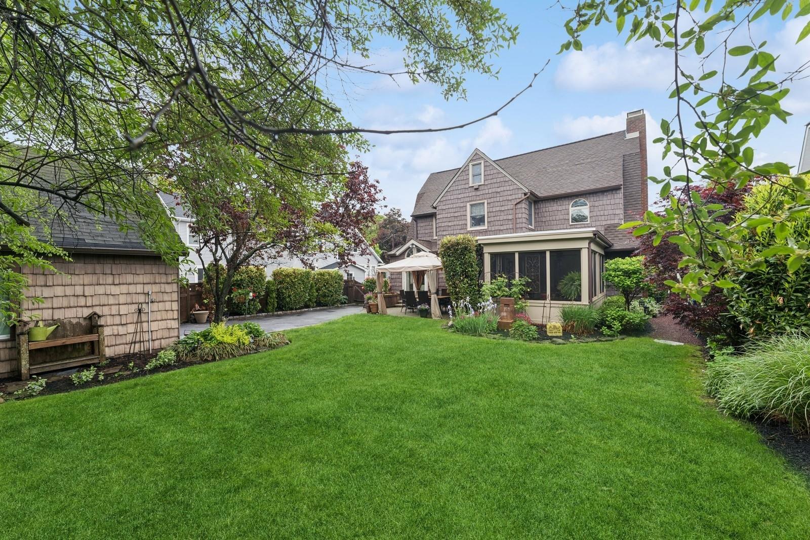 32 Lexington Street St, Rockville Centre, New York image 35