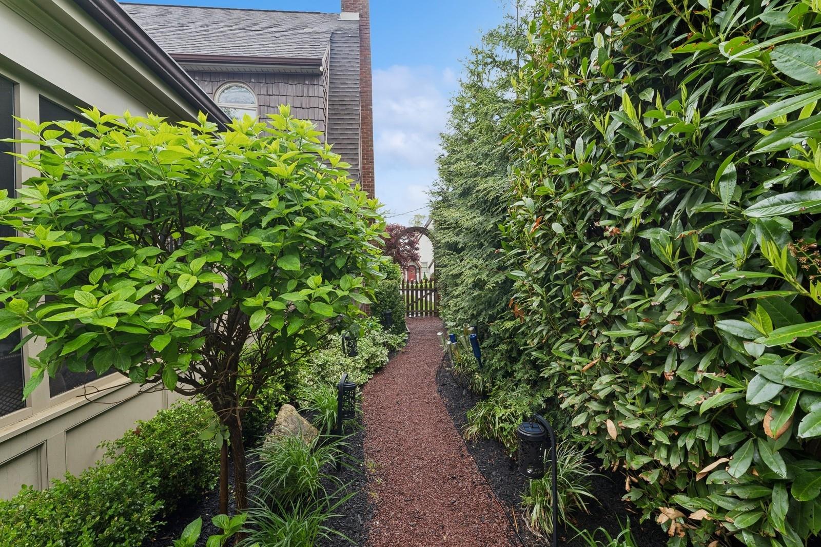 32 Lexington Street St, Rockville Centre, New York image 37