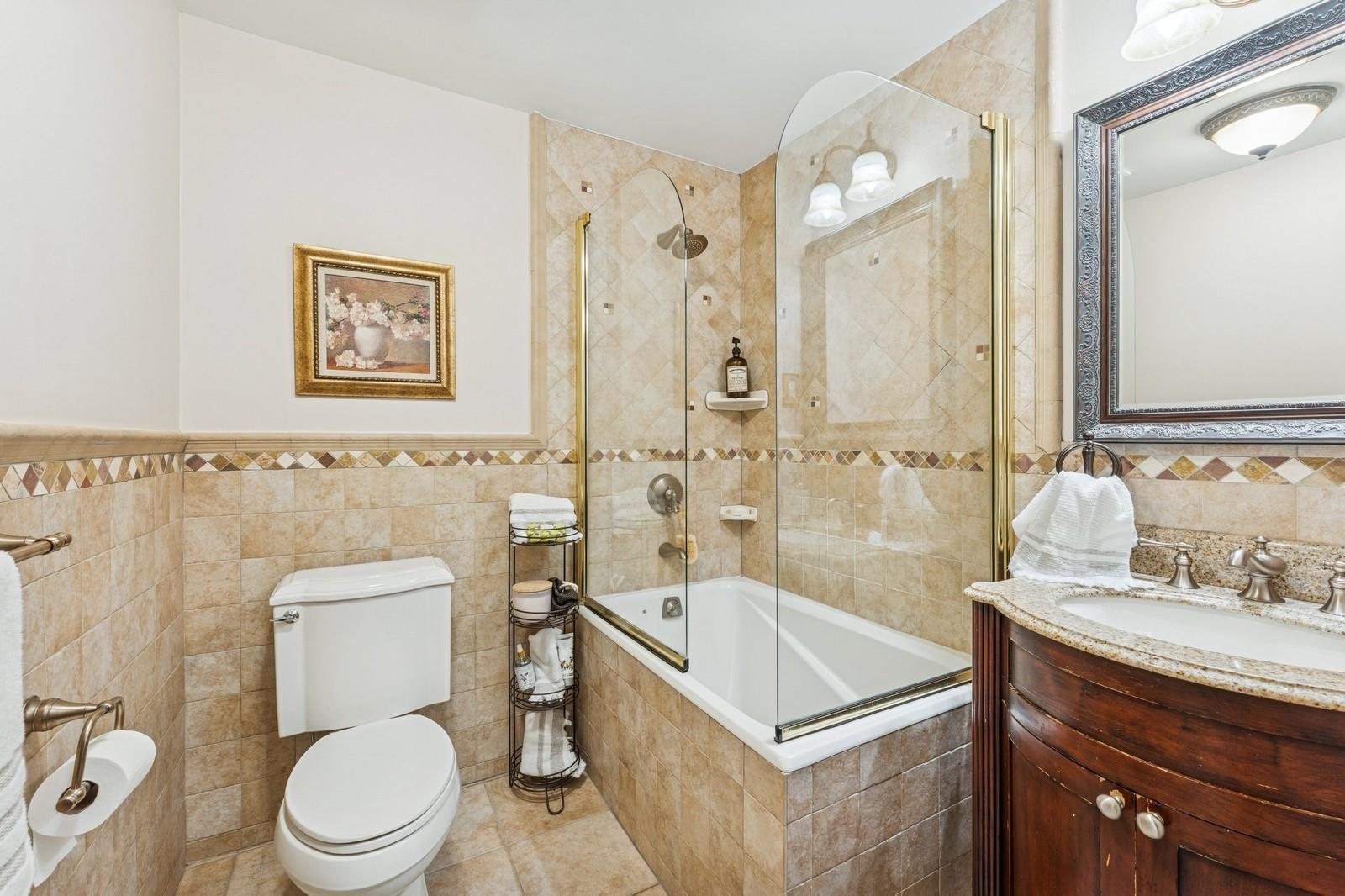 32 Lexington Street St, Rockville Centre, New York image 24
