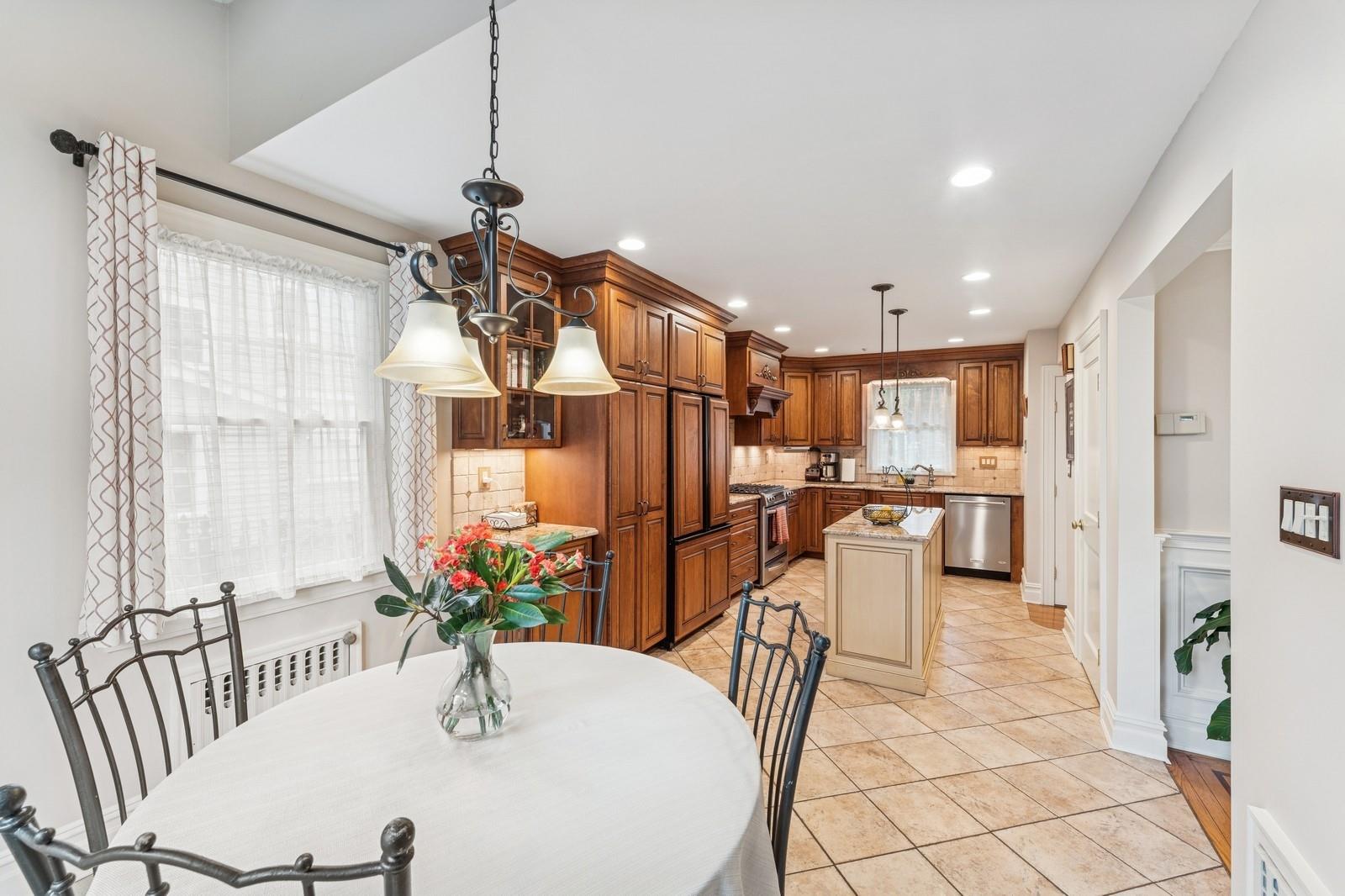 32 Lexington Street St, Rockville Centre, New York image 16