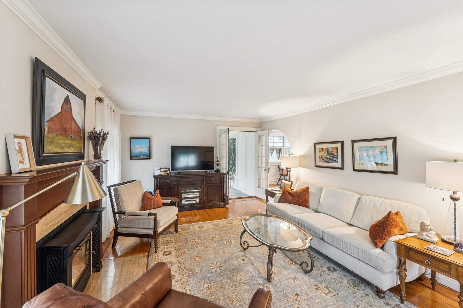 32 Lexington Street St, Rockville Centre, New York image 6