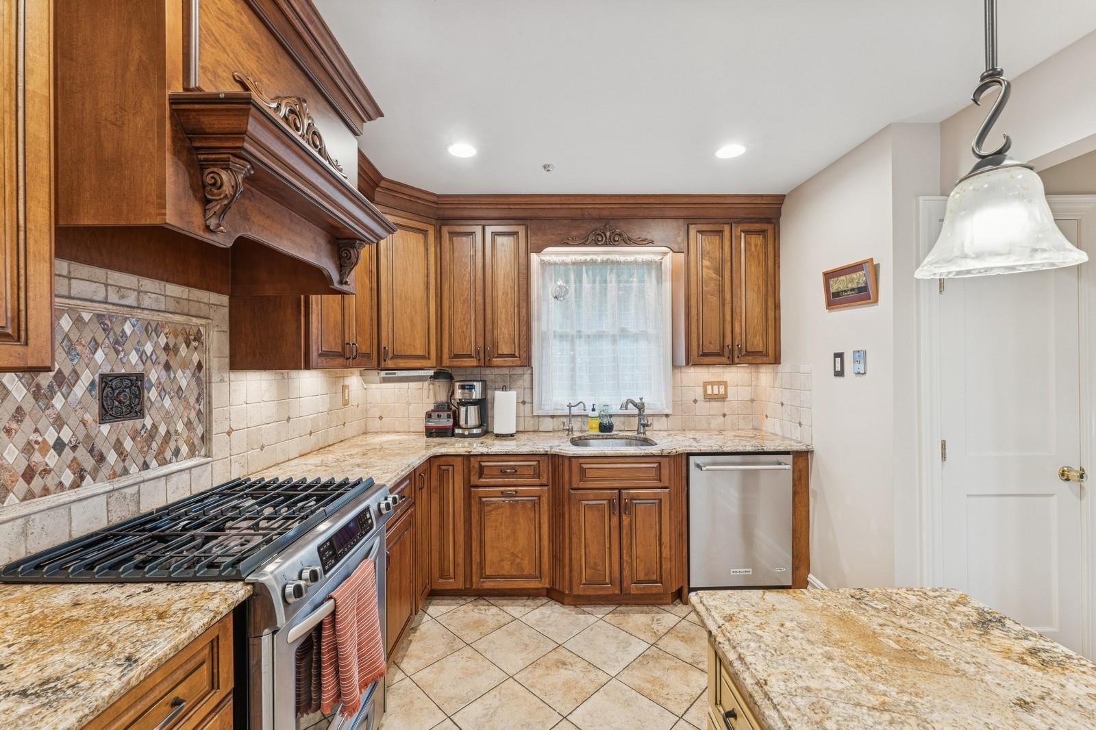 32 Lexington Street St, Rockville Centre, New York image 13