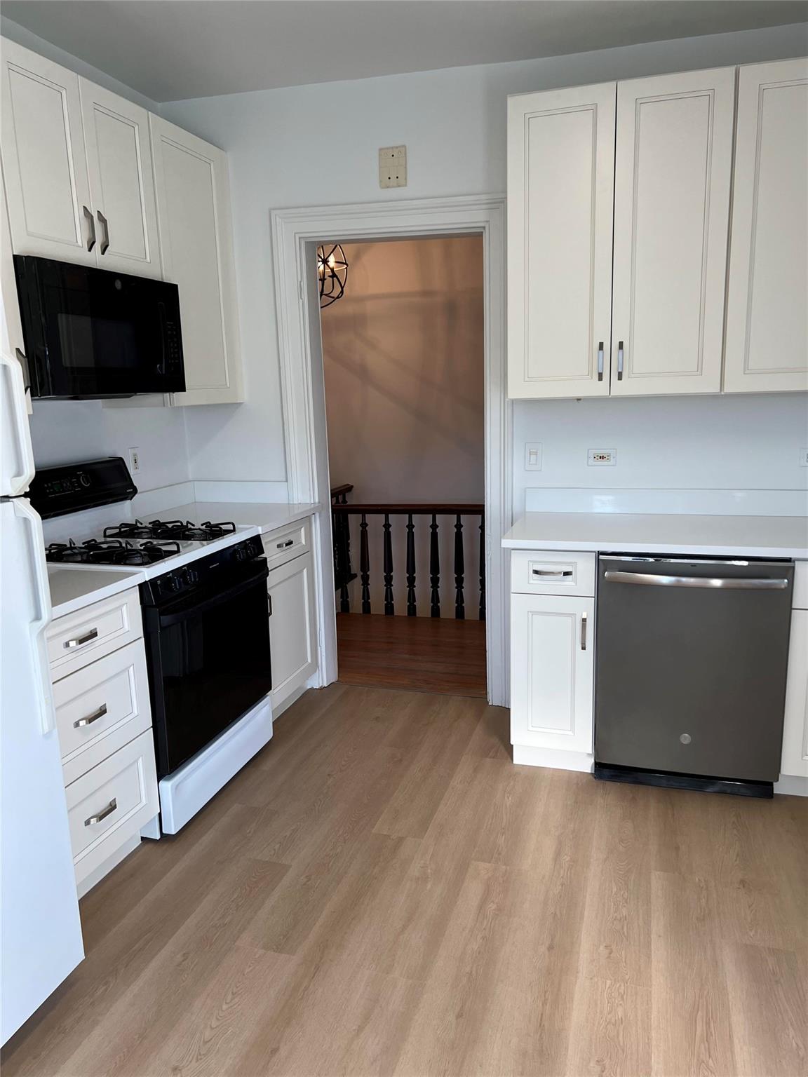 Rental Property at Maurice Avenue 3, Ossining, New York - Bedrooms: 2 
Bathrooms: 1 
Rooms: 4  - $3,100 MO.