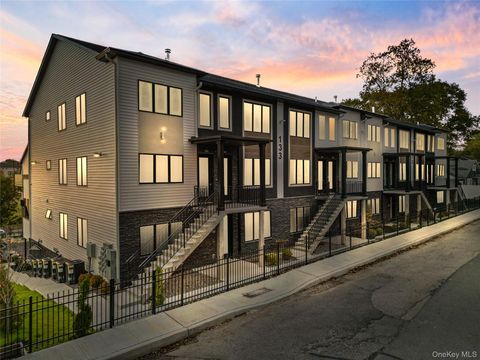 Photo of 133 Lake Street #203, Monsey, NY 10977 (MLS # 925636) Photo of 133 Lake Street #203, Monsey, NY 10977 (MLS # 925636)