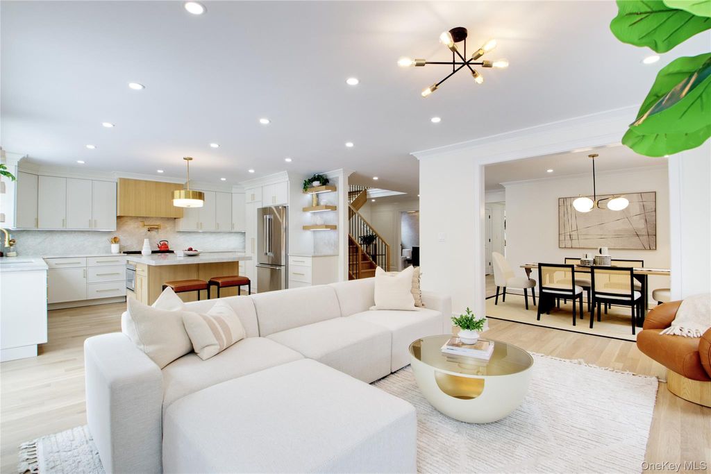 Photo of 30 4th Street, Manhasset, NY 11030 (MLS # 960375)