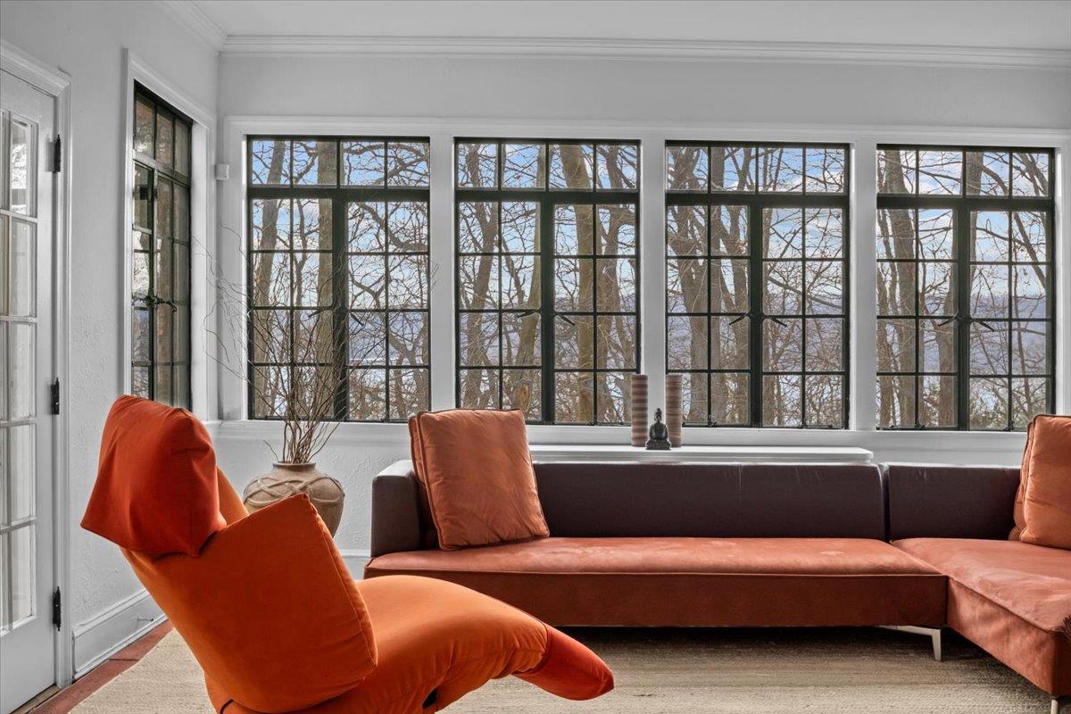 Palisade Avenue, Bronx, New York - 5 Bedrooms  
4.5 Bathrooms  
13 Rooms - 