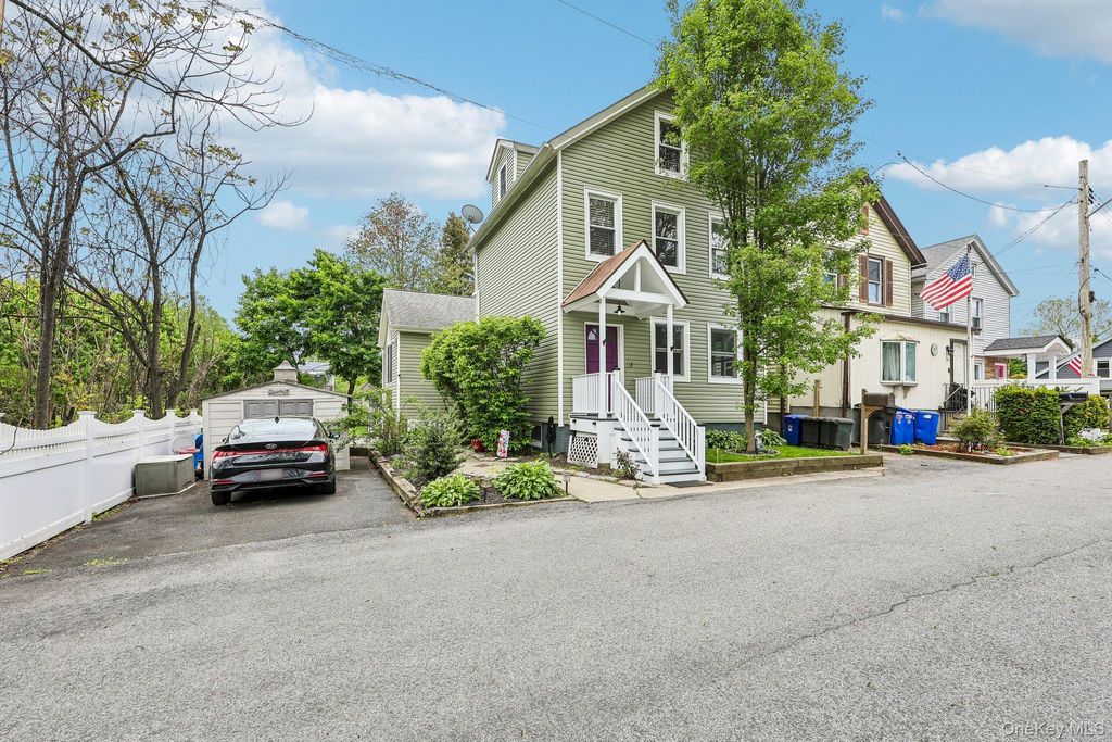 Photo of 38 Union Street, Briarcliff Manor, NY 10510 (MLS # 997621)