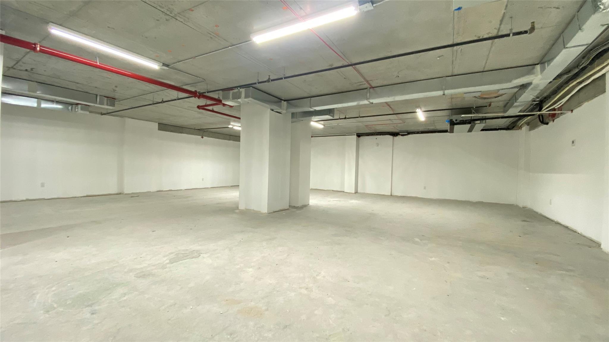 52-16 Roosevelt Avenue B1