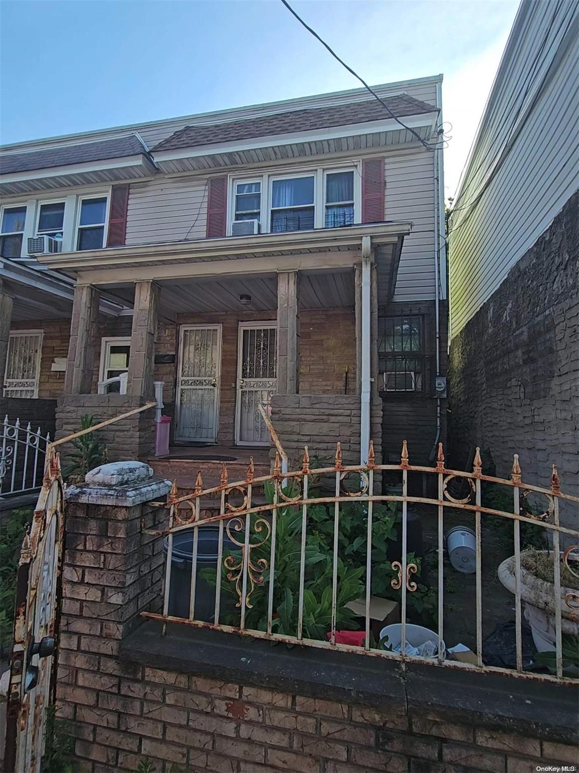 148th Street, Jamaica, Queens, NY - 3 Bedrooms  
2 Bathrooms  
5 Rooms - 