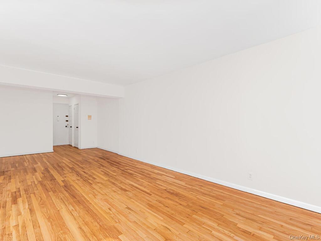 4315 Webster Avenue 5M