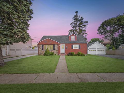 122 6th Street Hicksville NY 11801