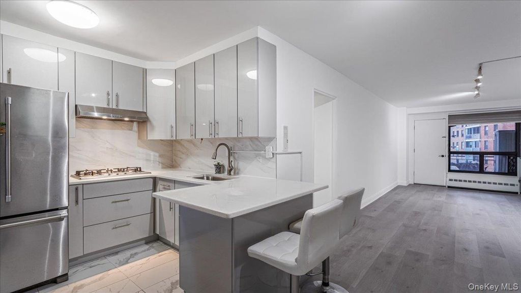 Photo of 61-35 98th St St #7G, Rego Park, NY 11374 (MLS # 964329)