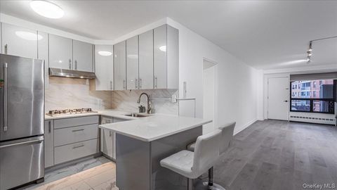 Photo of 61-35 98th St St #7G, Rego Park, NY 11374 (MLS # 964329)