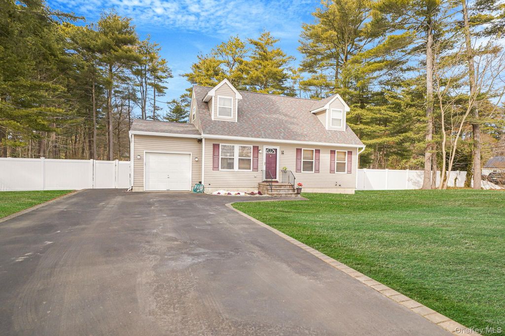 Photo of 65 Prospect Drive, Brentwood, NY 11717 (MLS # 967612)