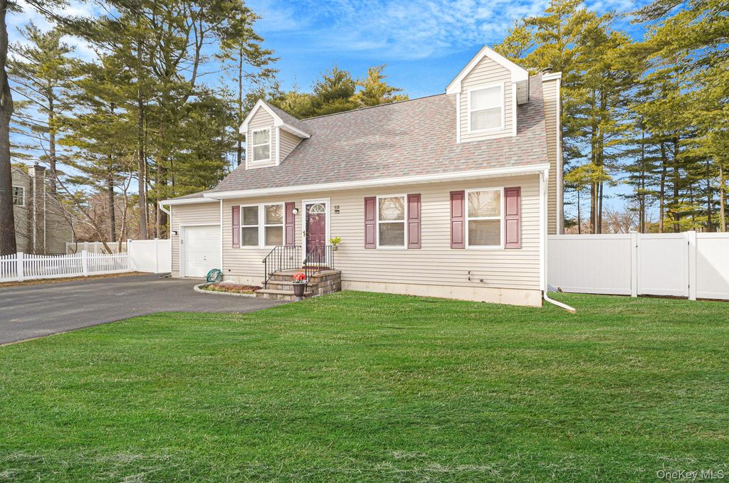 Photo of 65 Prospect Drive, Brentwood, NY 11717 (MLS # 967612)