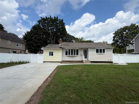 Homes For Rent - 3 Grand Haven Drive<br/> Commack, NY 11725