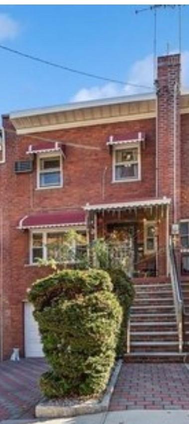 Stedman Place, Bronx, New York - 3 Bedrooms  
2 Bathrooms  
6 Rooms - 