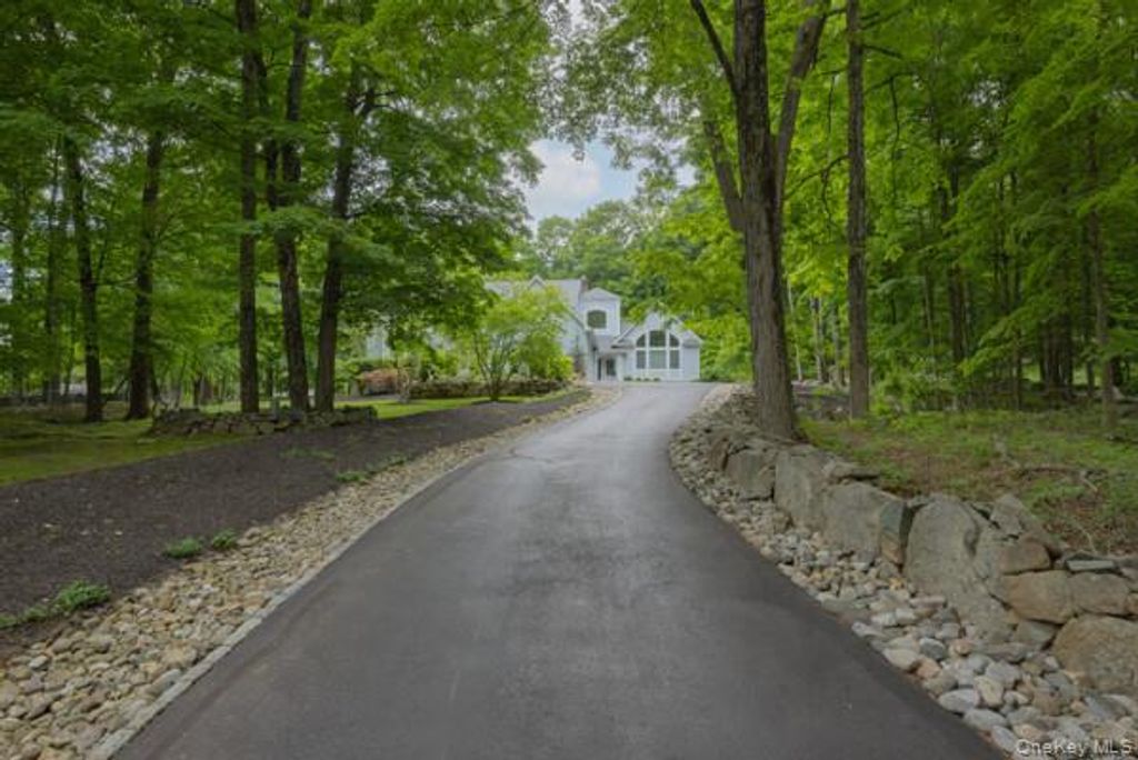 Photo of 19 W Gate Road, Suffern, NY 10901 (MLS # 1006750)