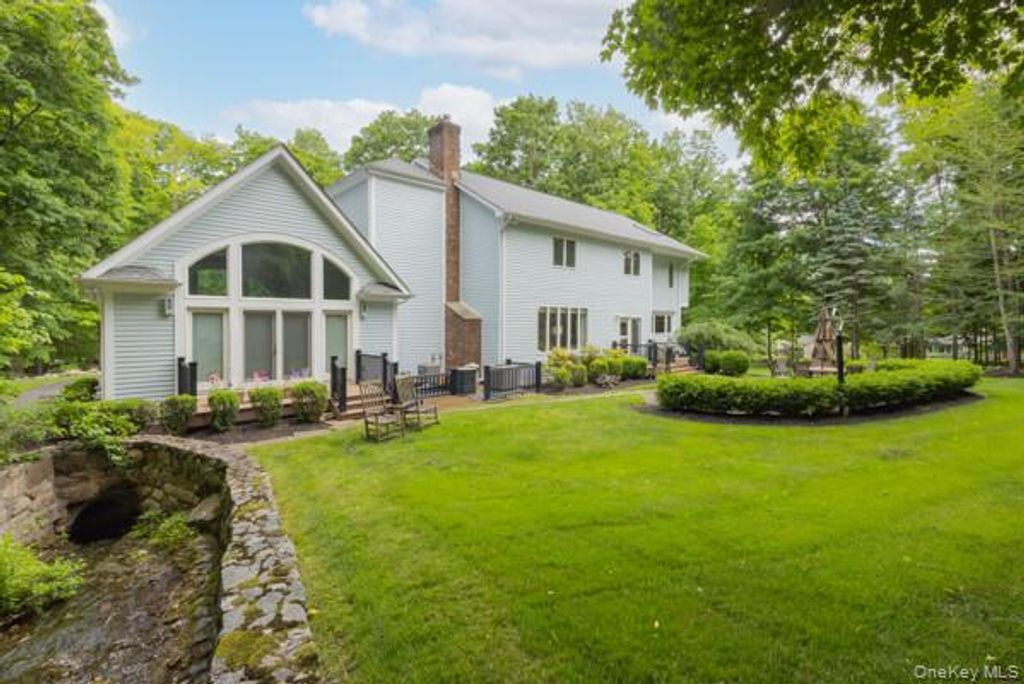 Photo of 19 W Gate Road, Suffern, NY 10901 (MLS # 1006750)